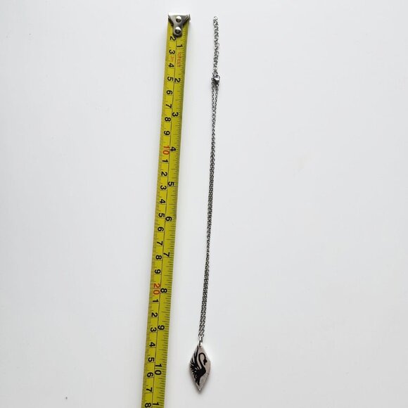 Iridescent white pearl necklace with a small silver chain - Picture 7 of 10